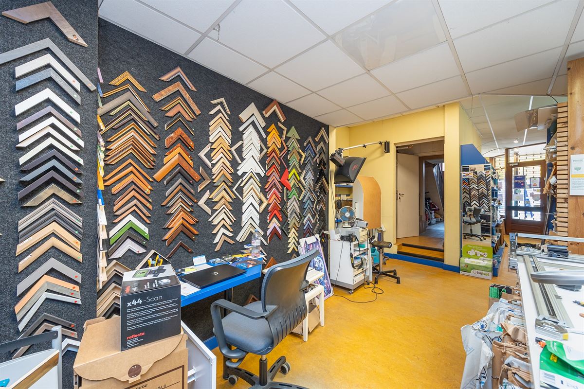 Veelzijdig handelshuis met ruim duplex appartement