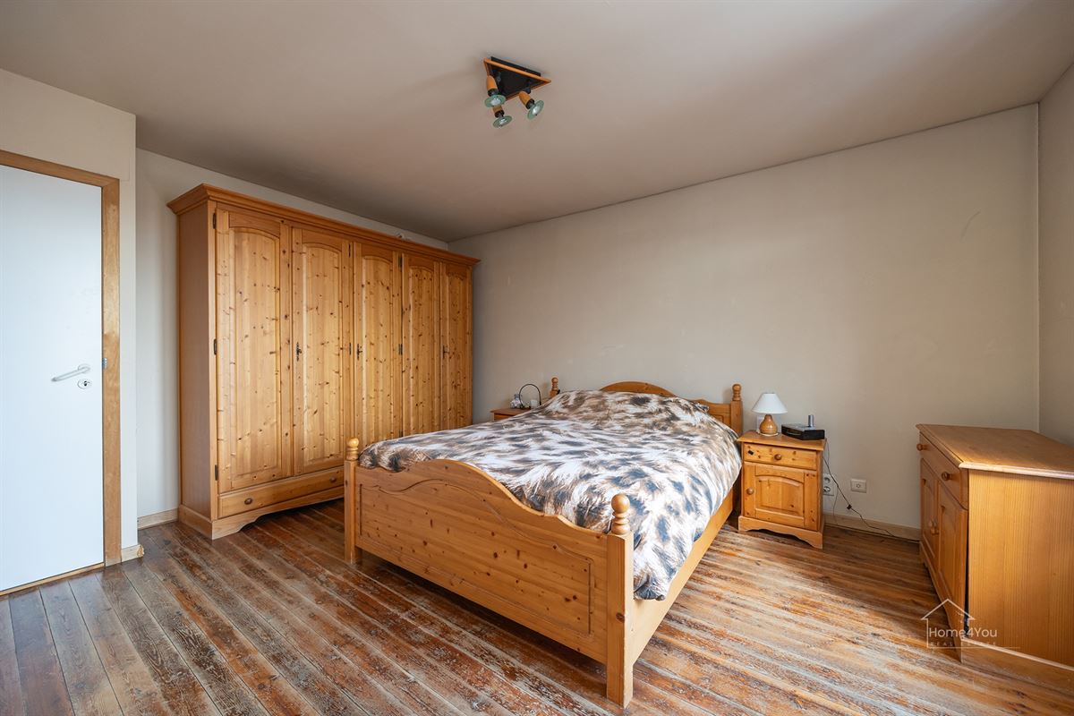 Veelzijdig handelshuis met ruim duplex appartement