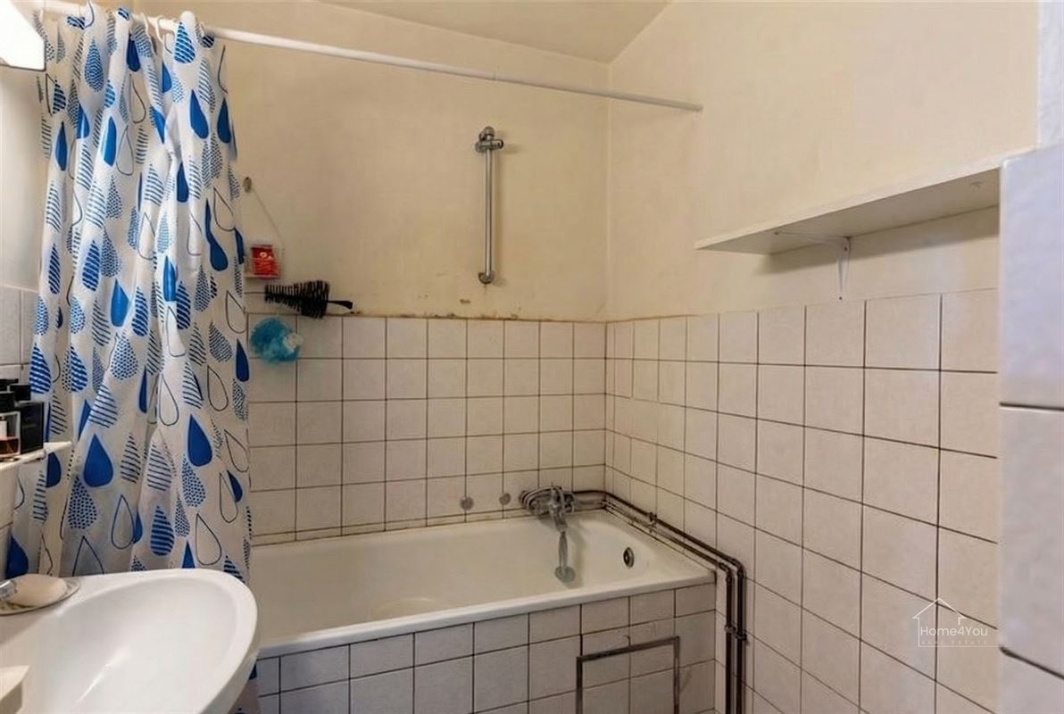 Op te frissen studio in het bruisende Borgerhout te koop!