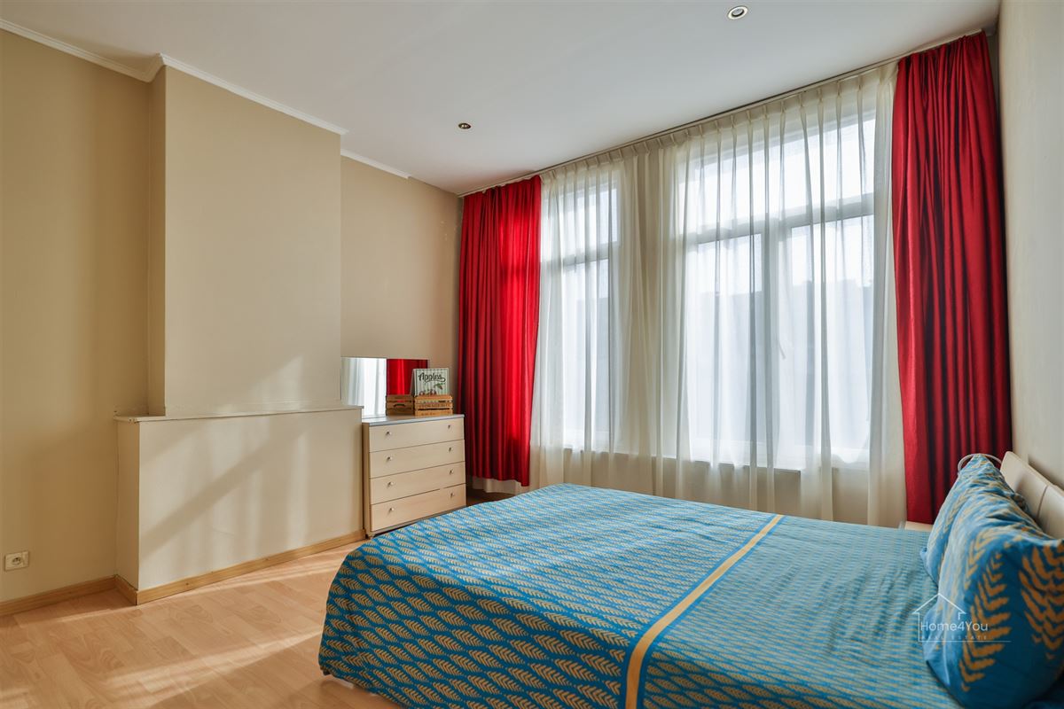 Ruime woning met meerdere slaapkamers en overdekt terras