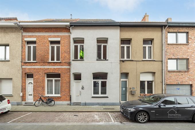 Gerenoveerde woning met vier slaapkamers in Merksem!