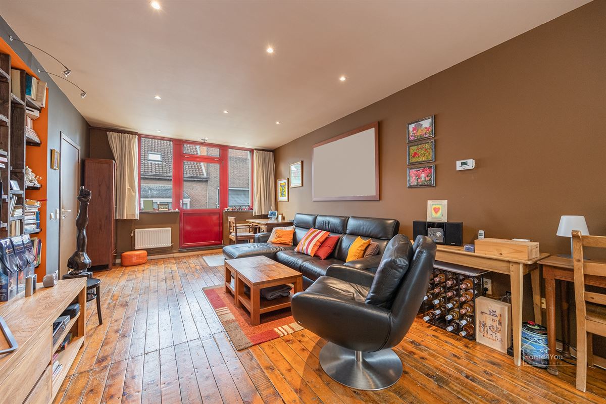 Veelzijdig handelshuis met ruim duplex appartement