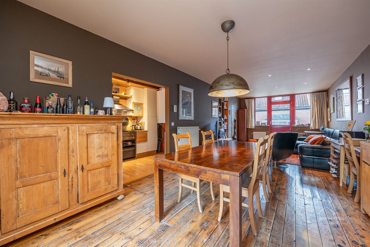 Veelzijdig handelshuis met ruim duplex appartement