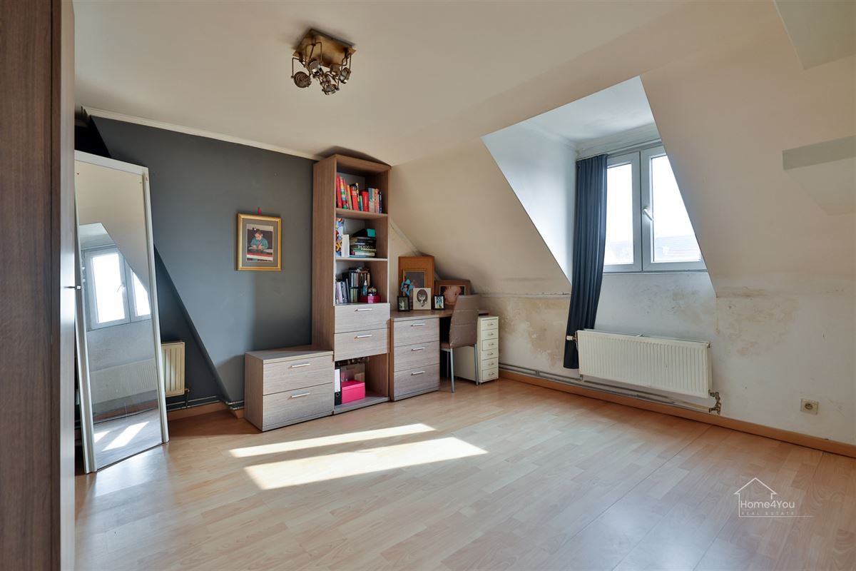 Ruime woning met meerdere slaapkamers en overdekt terras