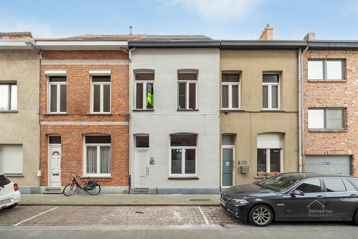Gerenoveerde woning te koop in Merksem!