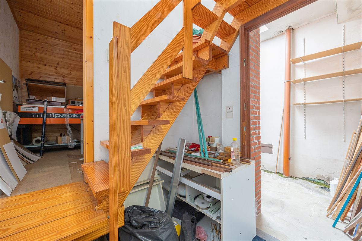 Veelzijdig handelshuis met ruim duplex appartement