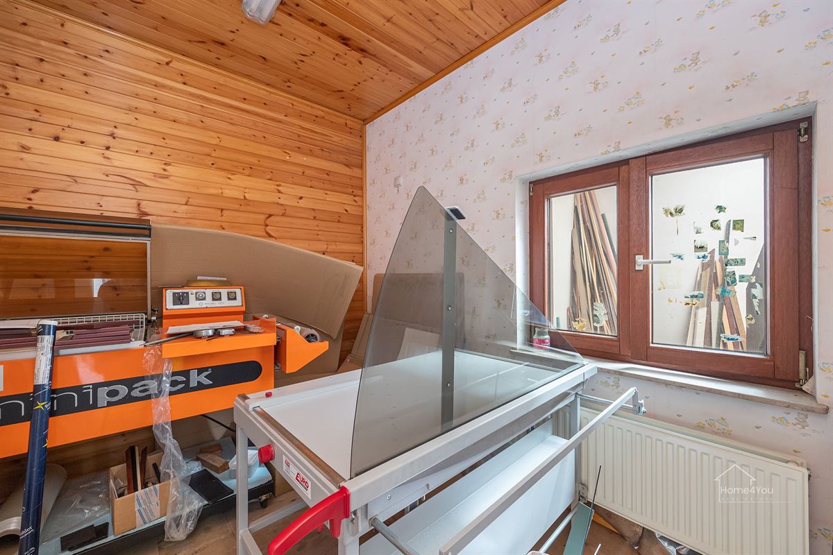 Veelzijdig handelshuis met ruim duplex appartement