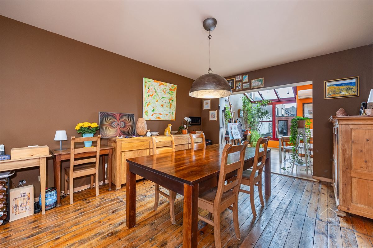 Veelzijdig handelshuis met ruim duplex appartement