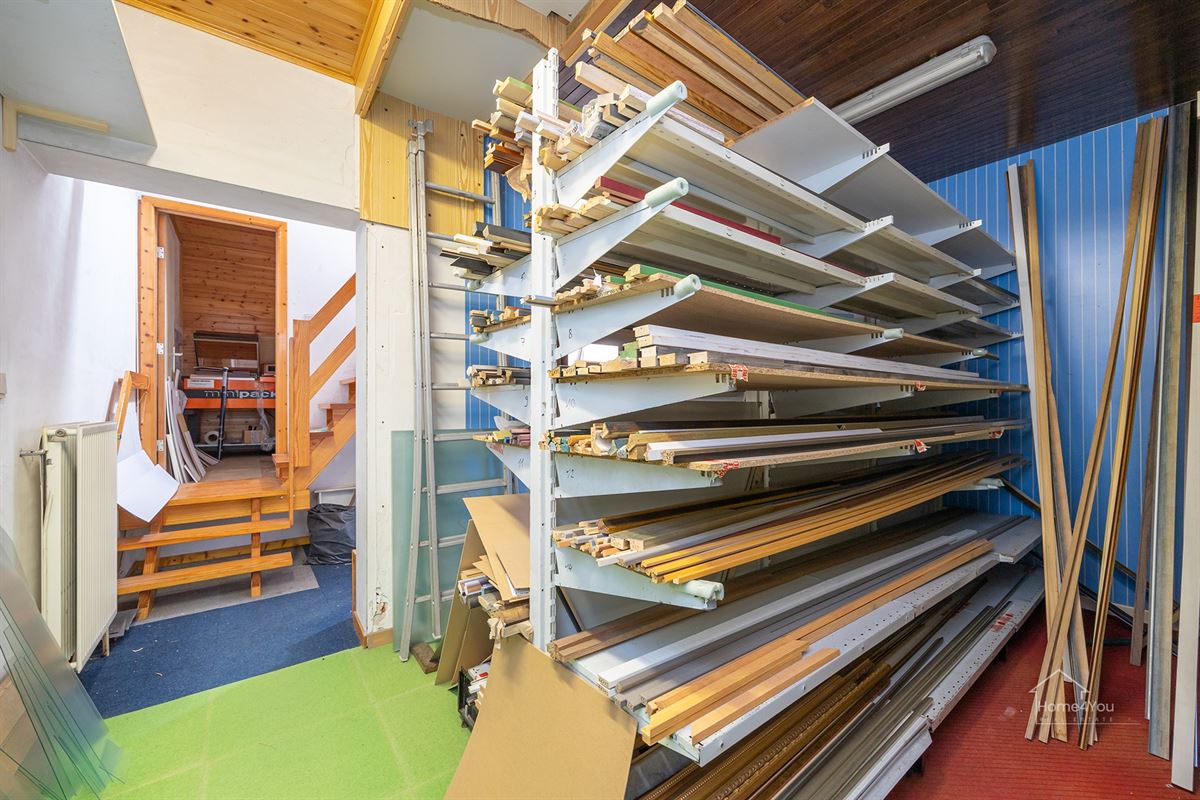 Veelzijdig handelshuis met ruim duplex appartement