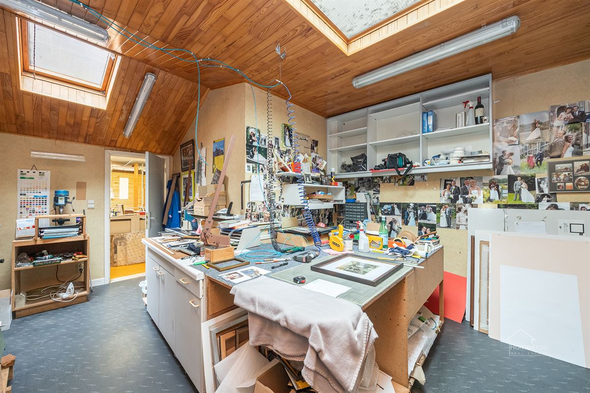 Veelzijdig handelshuis met ruim duplex appartement