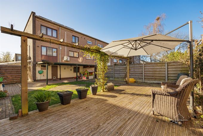 Ruime gezinswoning met 5 slaapkamers en tuin