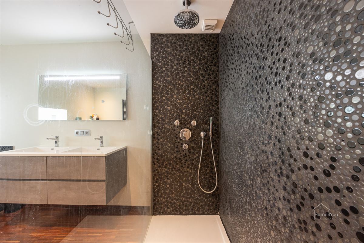 Instapklare woning met ruime tuin in Antwerpen te koop!