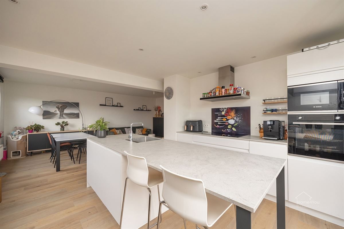 Instapklaar appartement met 3 slpkmrs + autostaanplaats