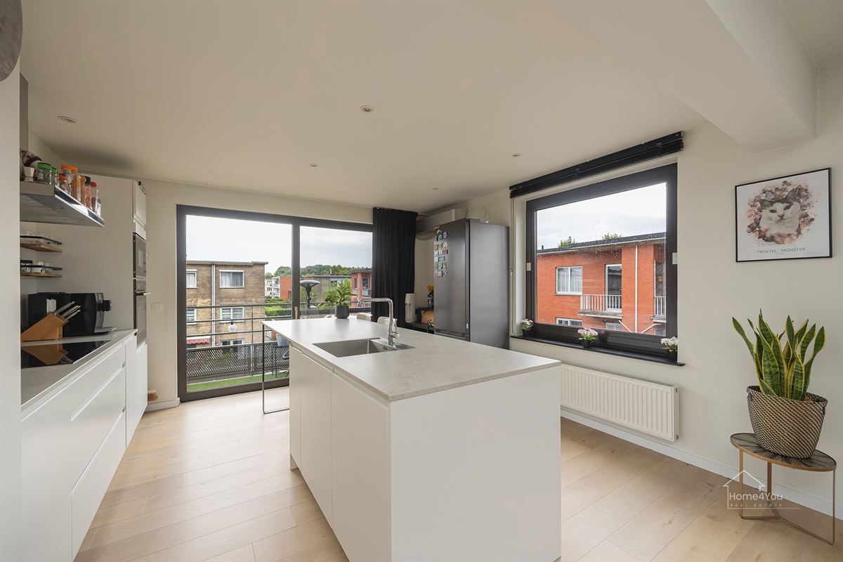 Instapklaar appartement met 3 slpkmrs + autostaanplaats
