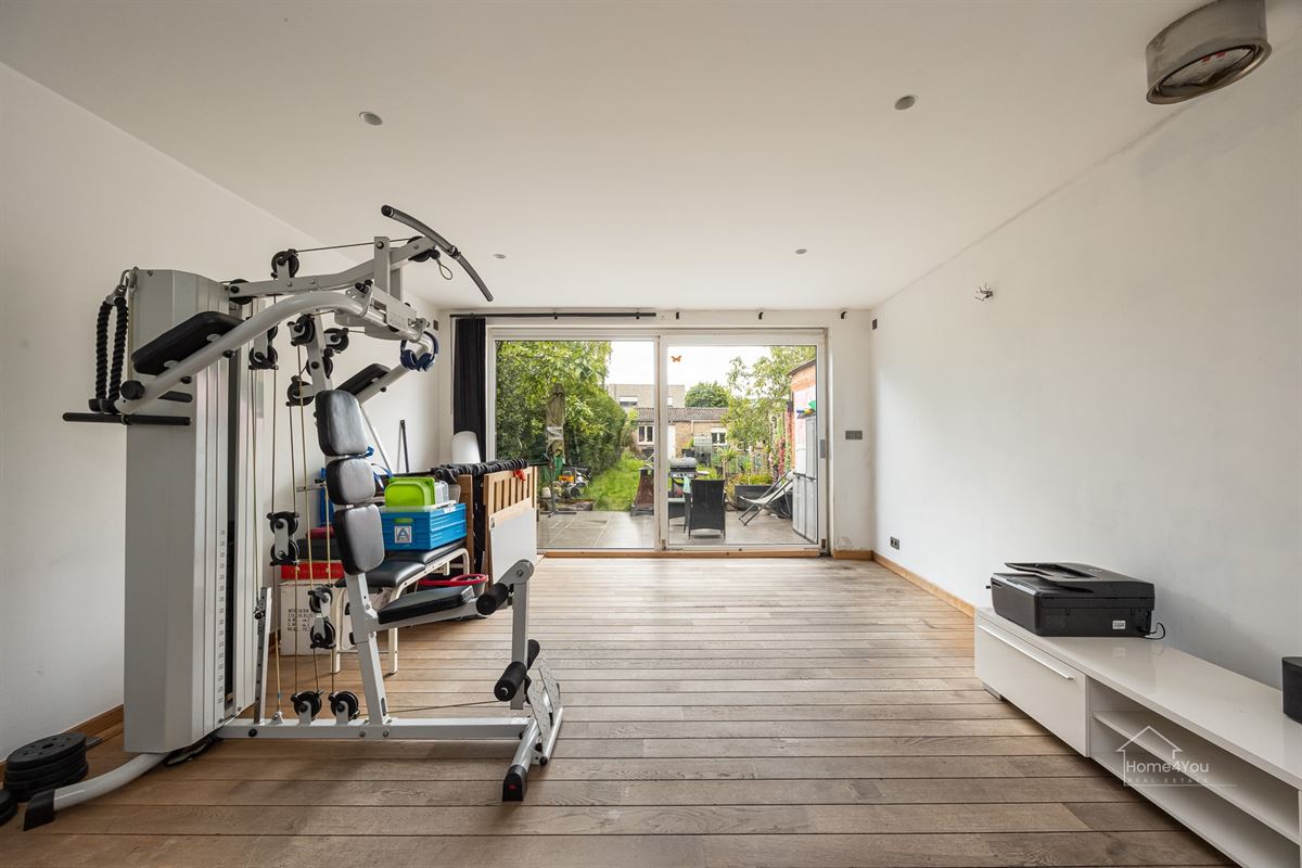 Instapklare woning met ruime tuin in Antwerpen te koop!