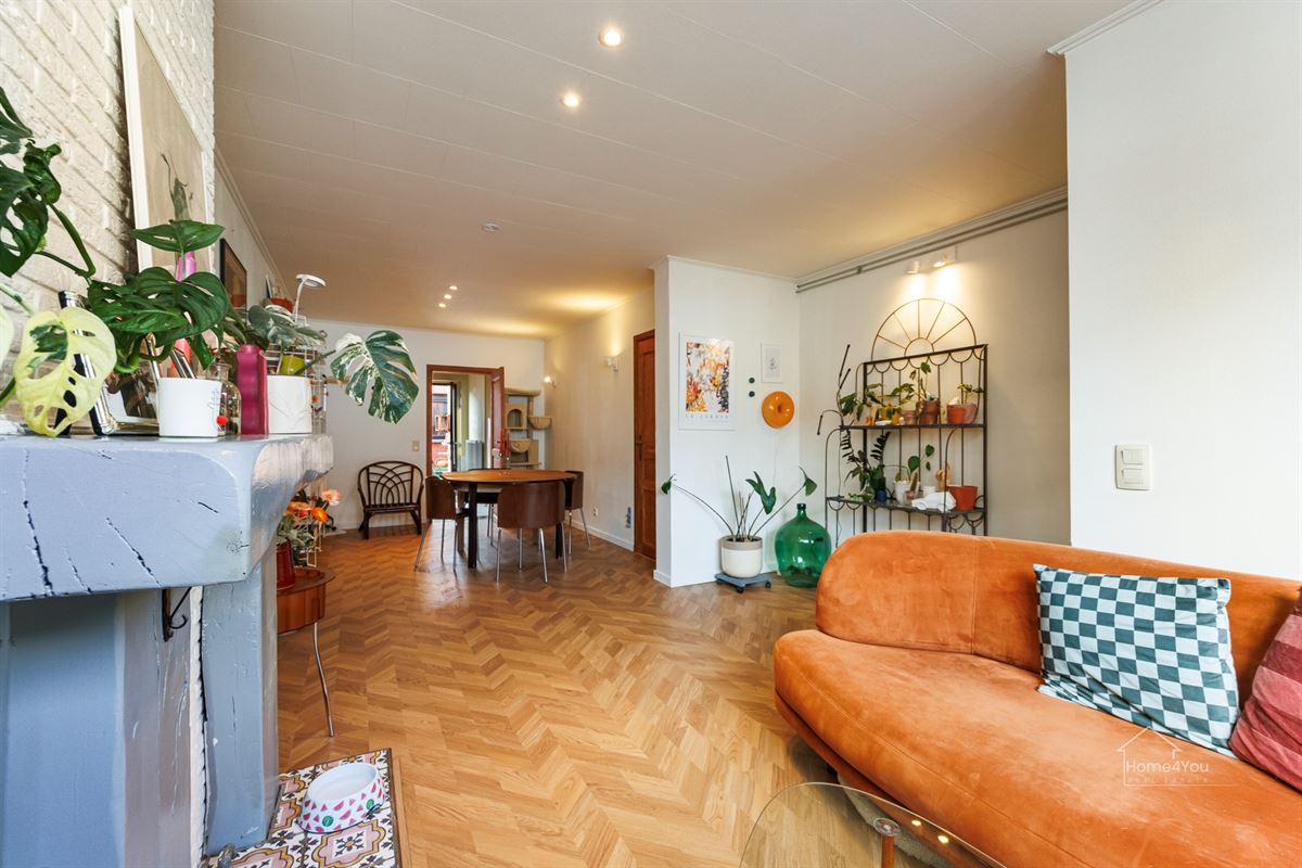 Instapklaar rijhuis met 2 slpk, vernieuwde keuken & badkamer