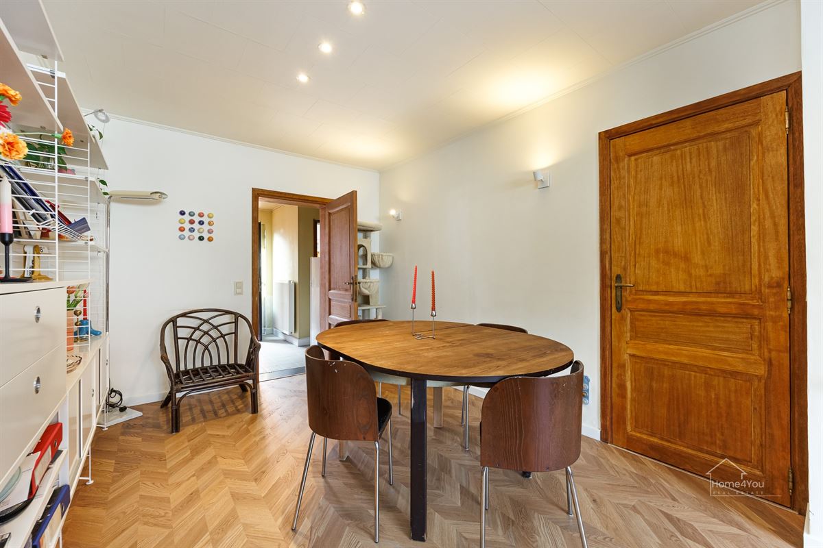 Instapklaar rijhuis met 2 slpk, vernieuwde keuken & badkamer
