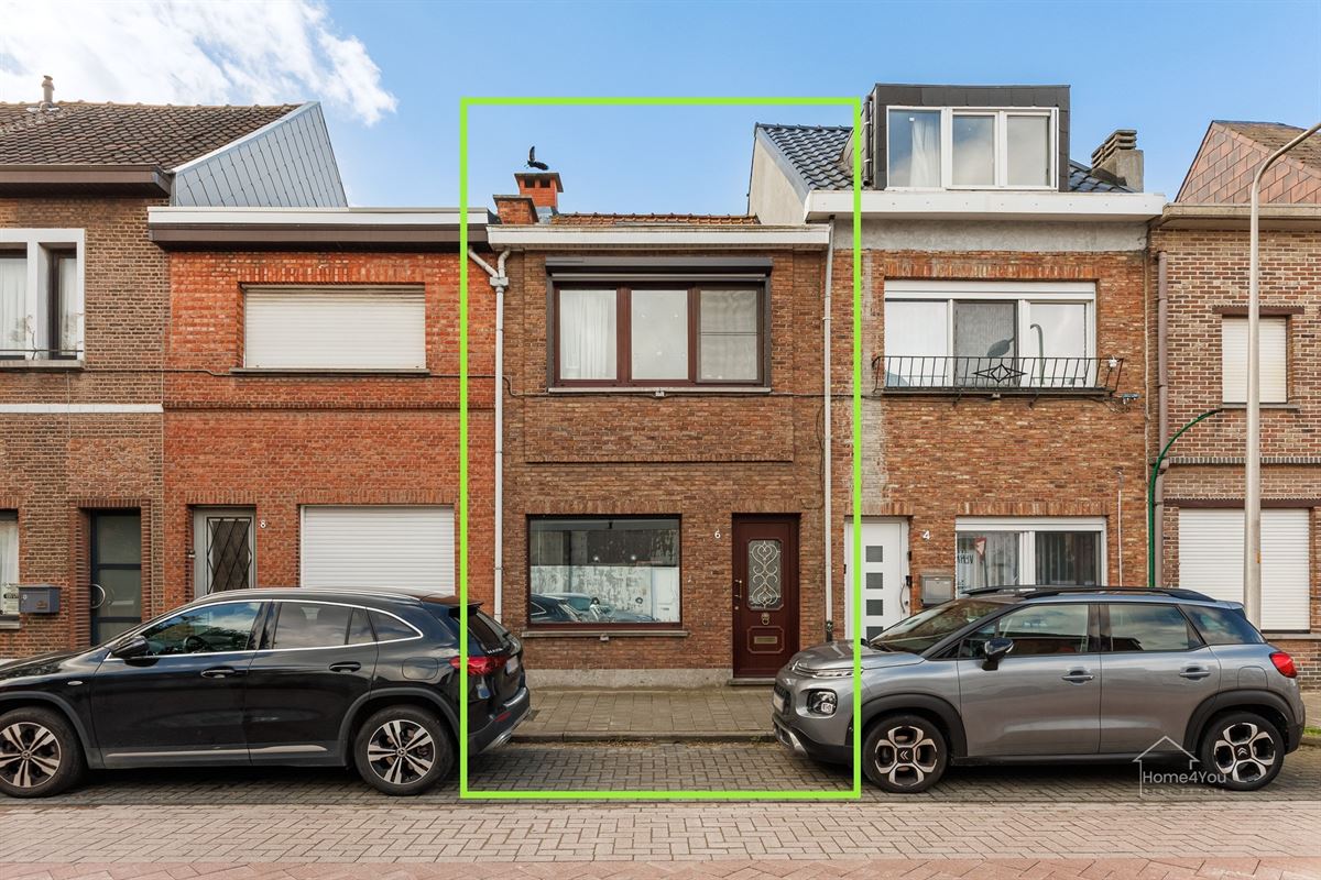 Instapklaar rijhuis met 2 slpk, vernieuwde keuken & badkamer