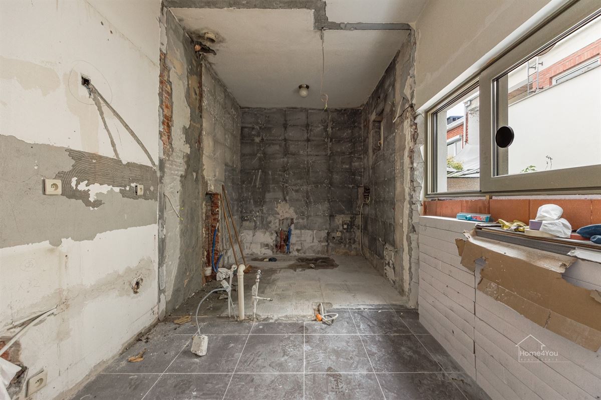Af te werken woning met tal van mogelijkheden op een uitstekende locatie te Wilrijk