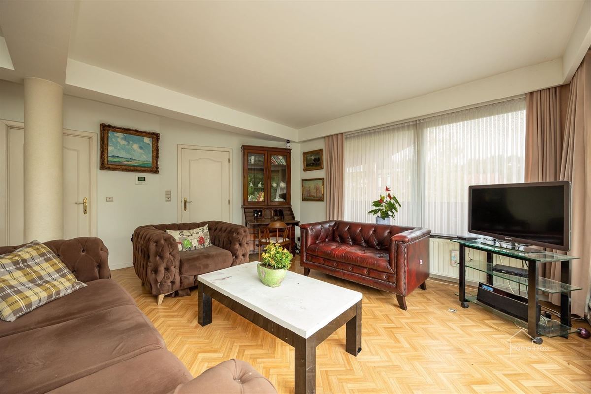 Lichtrijk hoekappartement met ruim zonneterras en 2 slaapkamers