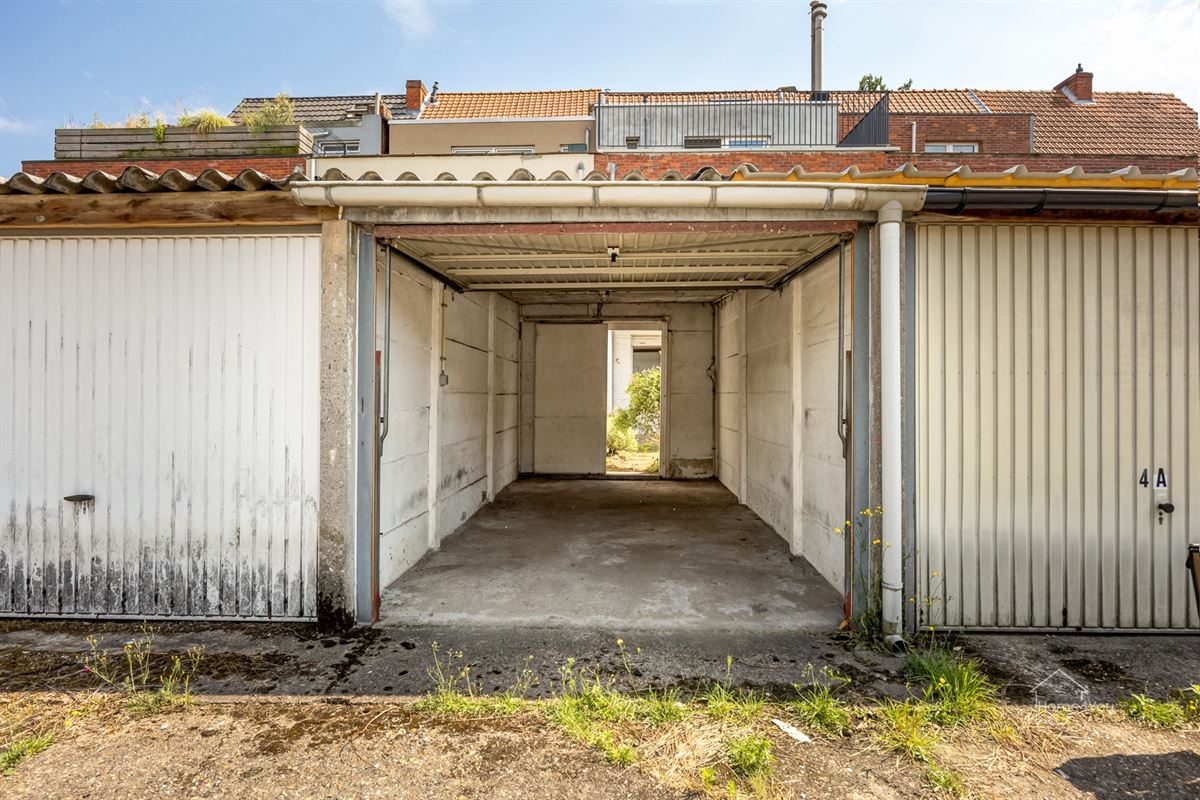 Op te frissen appartement met 1slpk, tuin en een garagebox te Schoten!