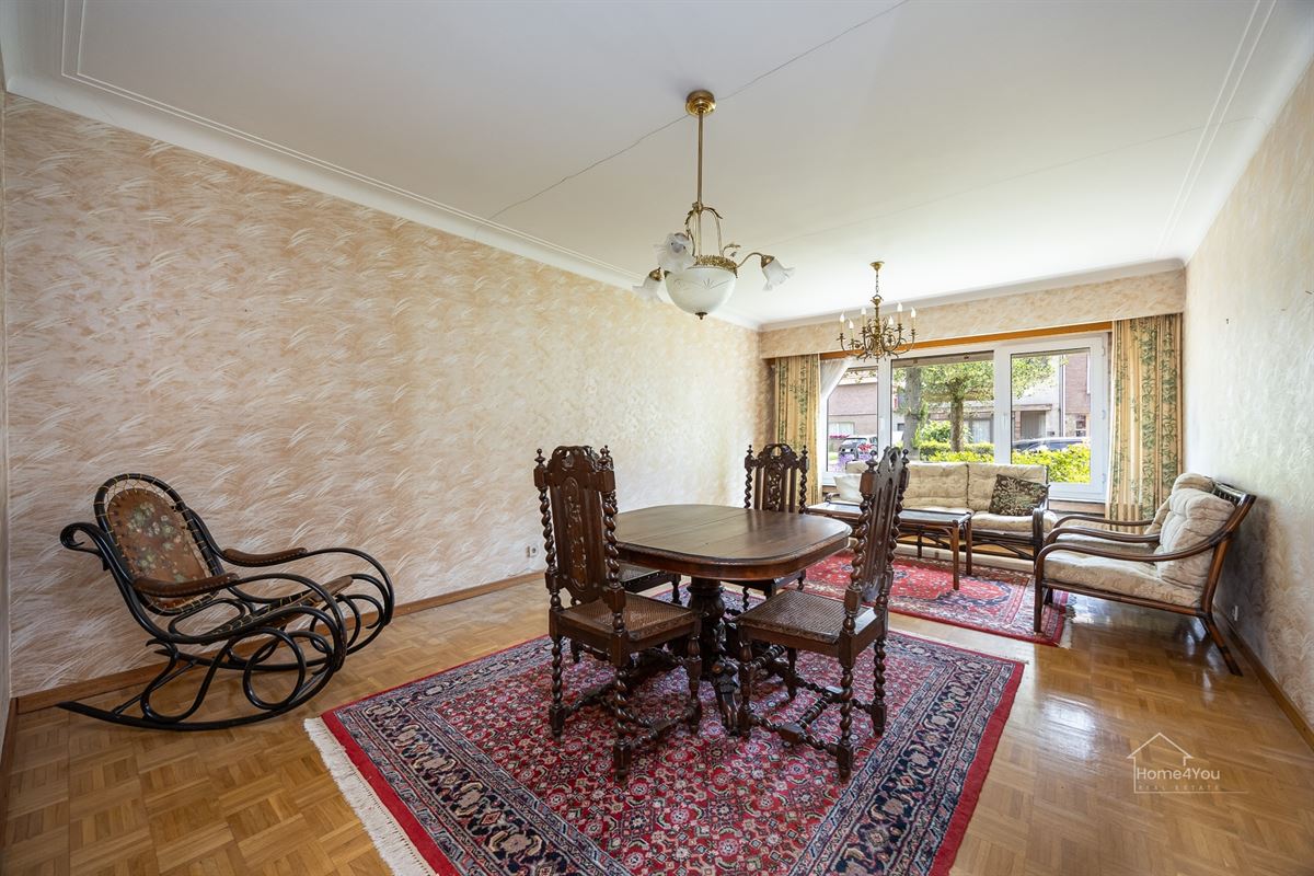 Op te frissen appartement met 1slpk, tuin en een garagebox te Schoten!