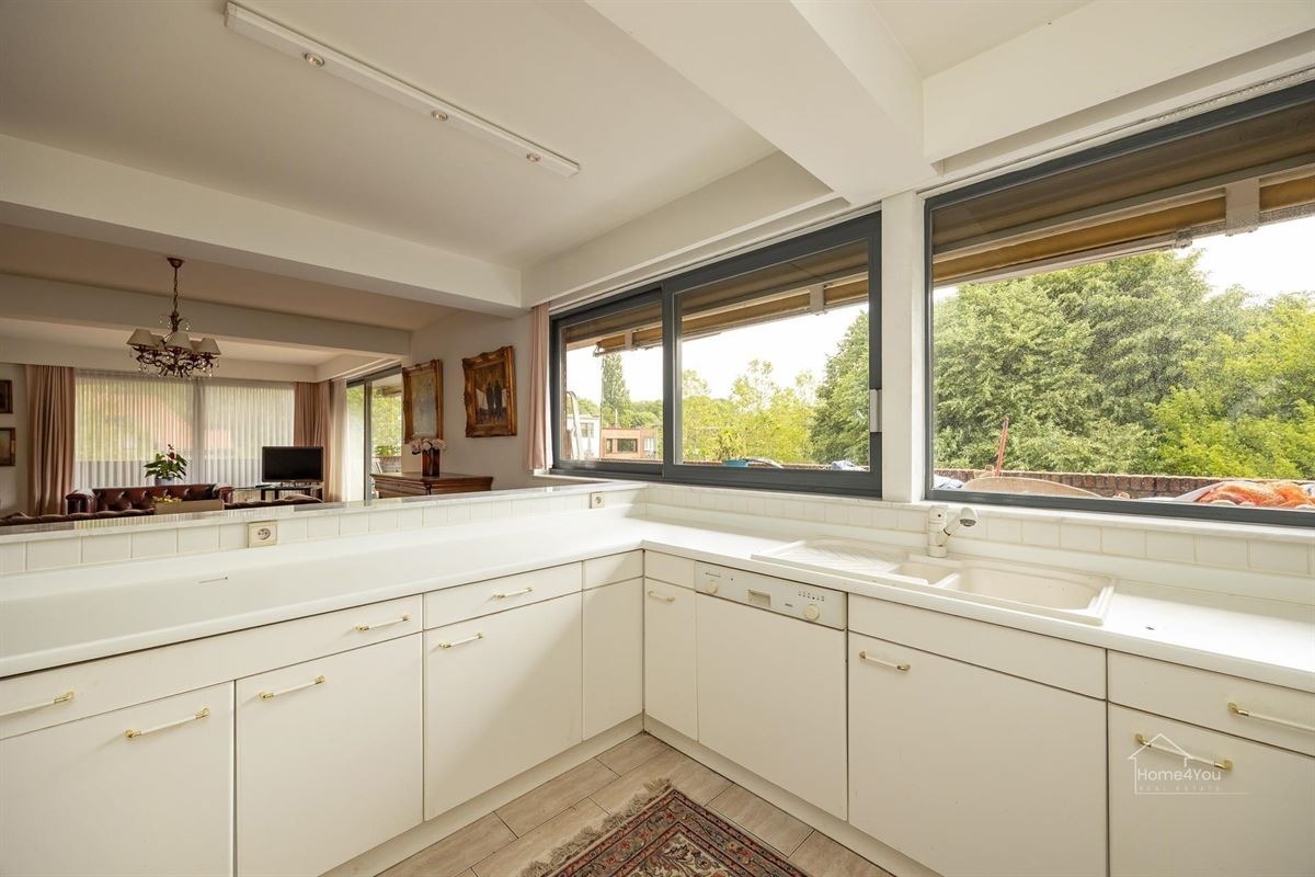 Lichtrijk hoekappartement met 2 slaapkamers en ruim terras