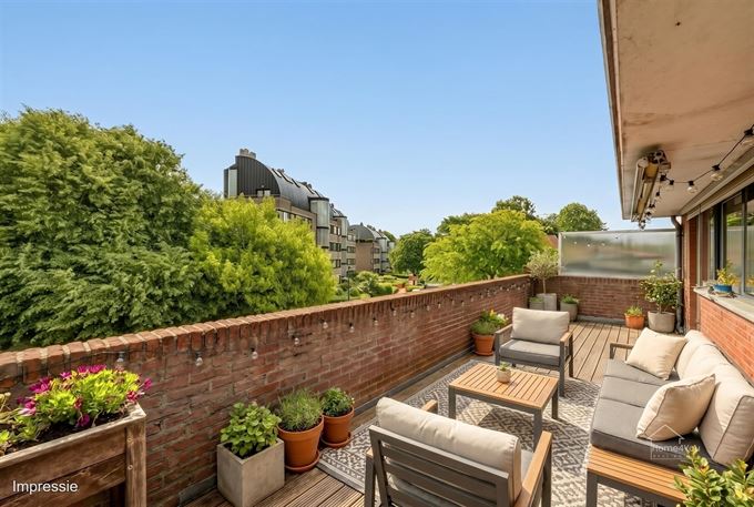Lichtrijk hoekappartement met 2 slaapkamers en ruim terras
