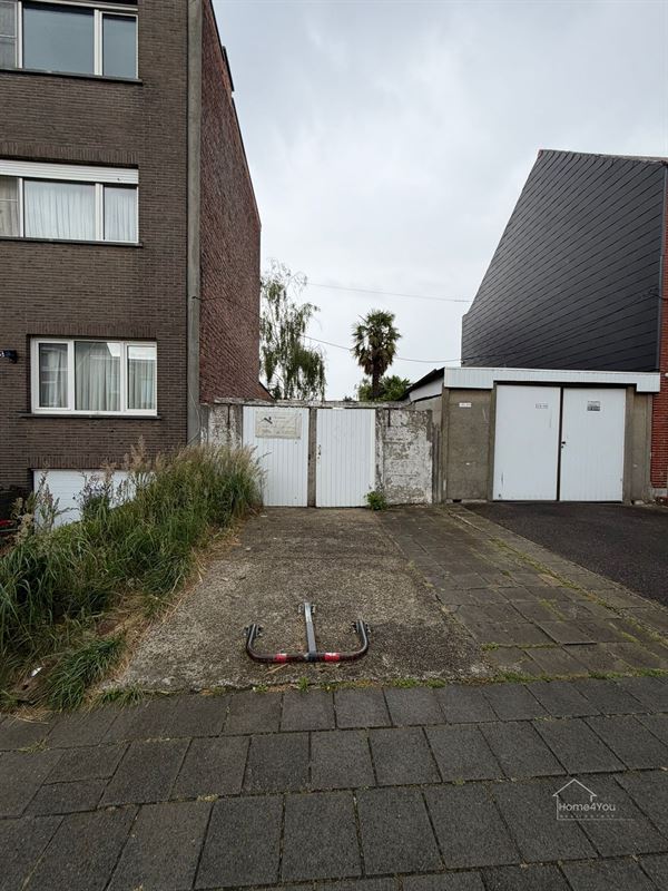 Perceel grond met aanwezige garage (evt af te breken)