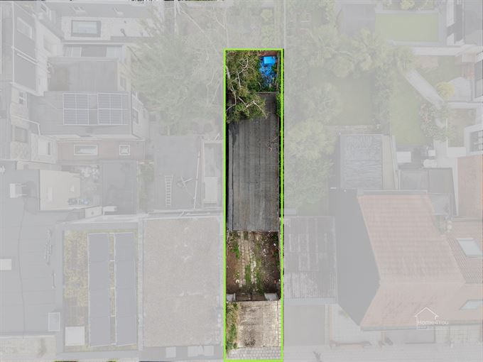 Perceel grond met aanwezige garage (evt af te breken)