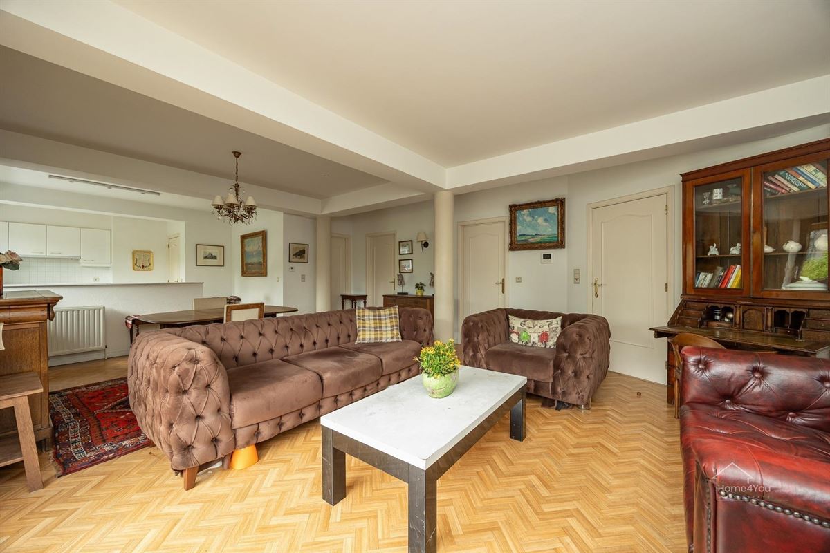 Lichtrijk hoekappartement met ruim zonneterras en 2 slaapkamers