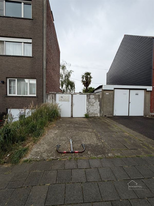 Perceel grond met aanwezige garage (evt af te breken)