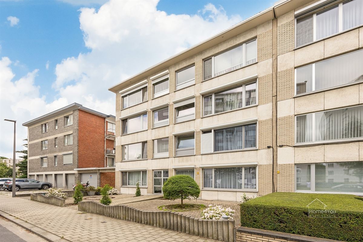 Instapklaar appartement met 3 slpk, terras en garagebox te Deurne!