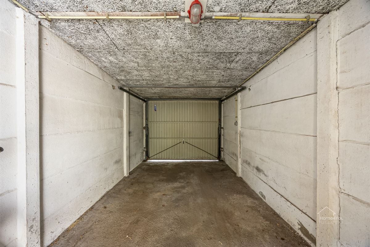 Op te frissen appartement met 1slpk, tuin en een garagebox te Schoten!