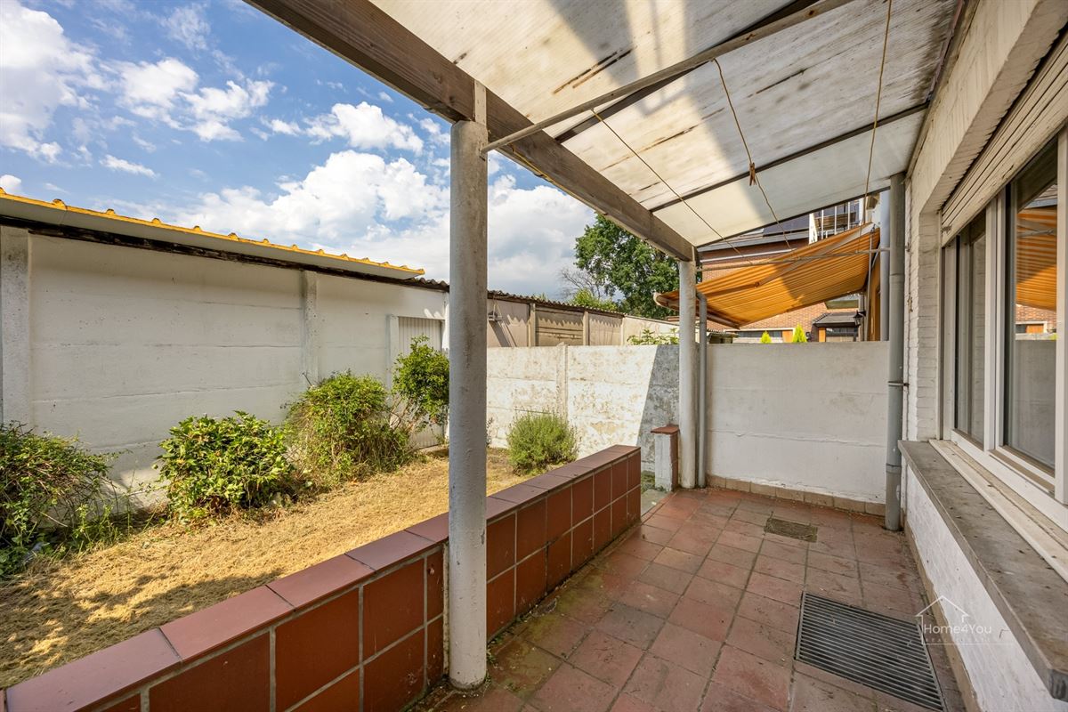 Op te frissen appartement met 1slpk, tuin en een garagebox te Schoten!