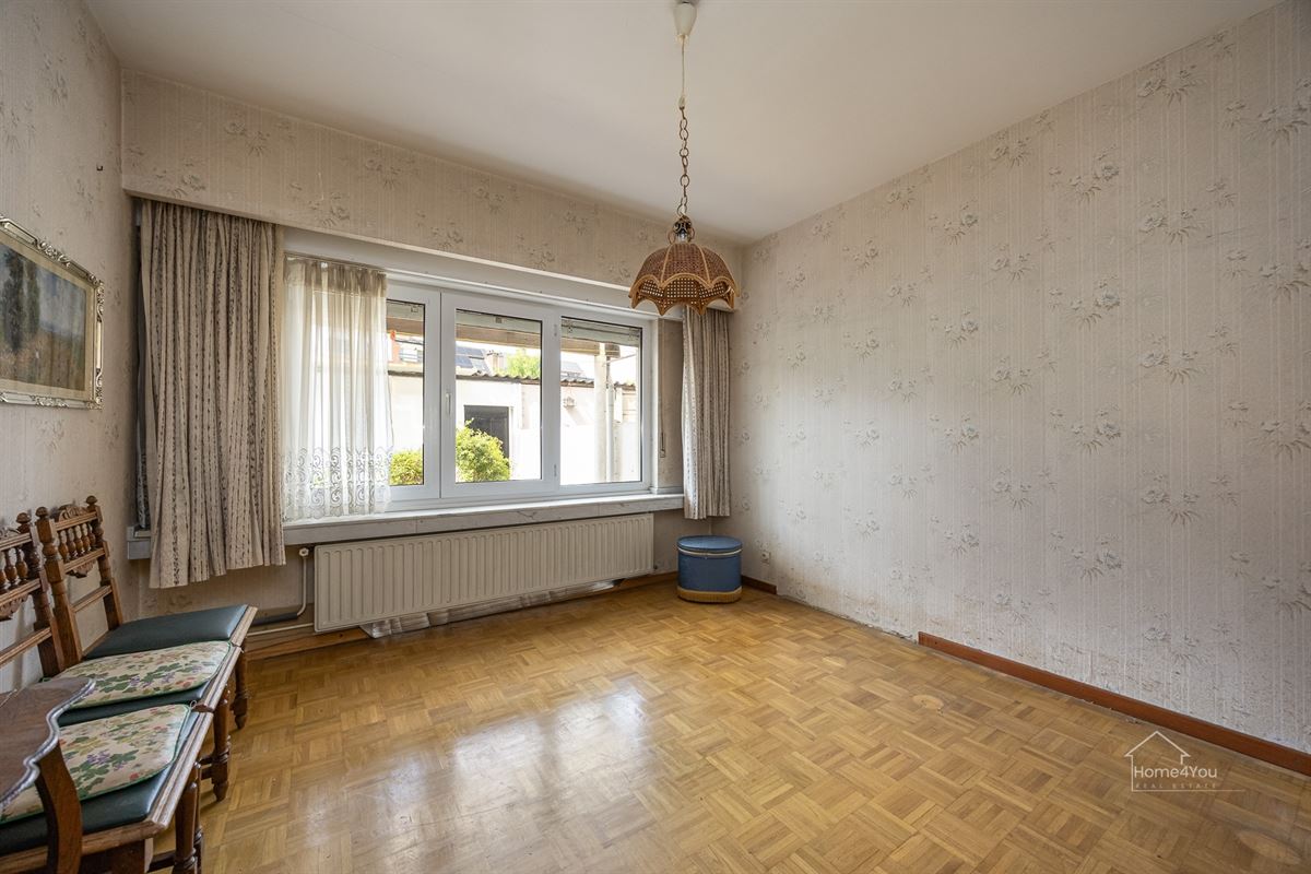 Op te frissen appartement met 1slpk, tuin en een garagebox te Schoten!