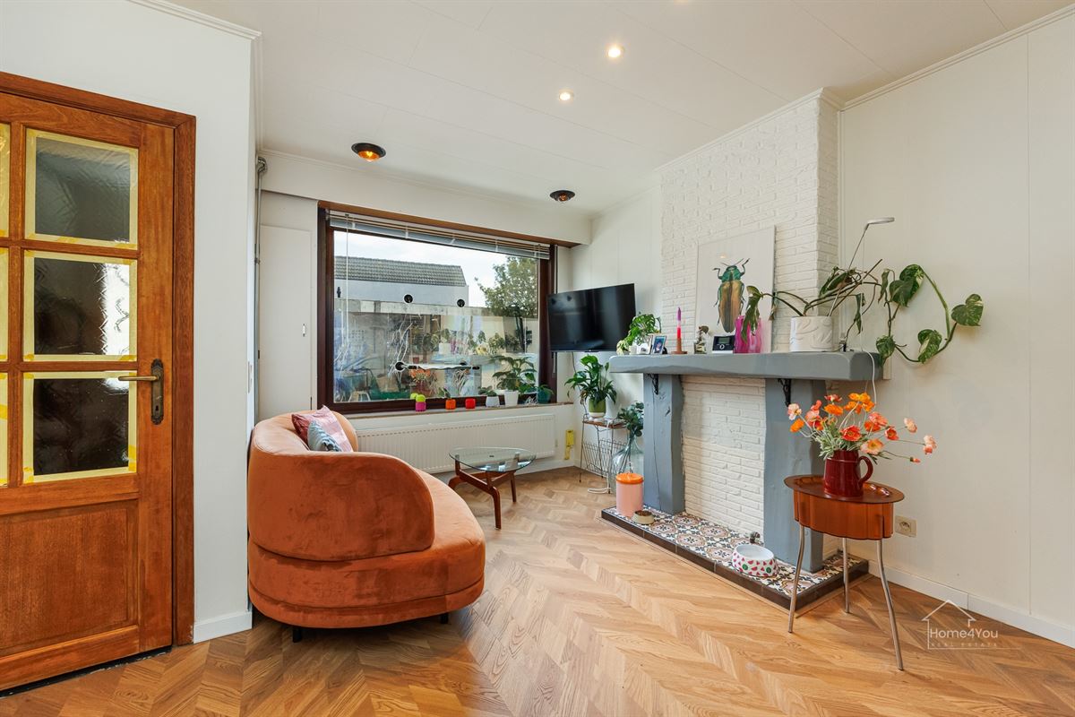 Instapklaar rijhuis met 2 slpk, vernieuwde keuken & badkamer