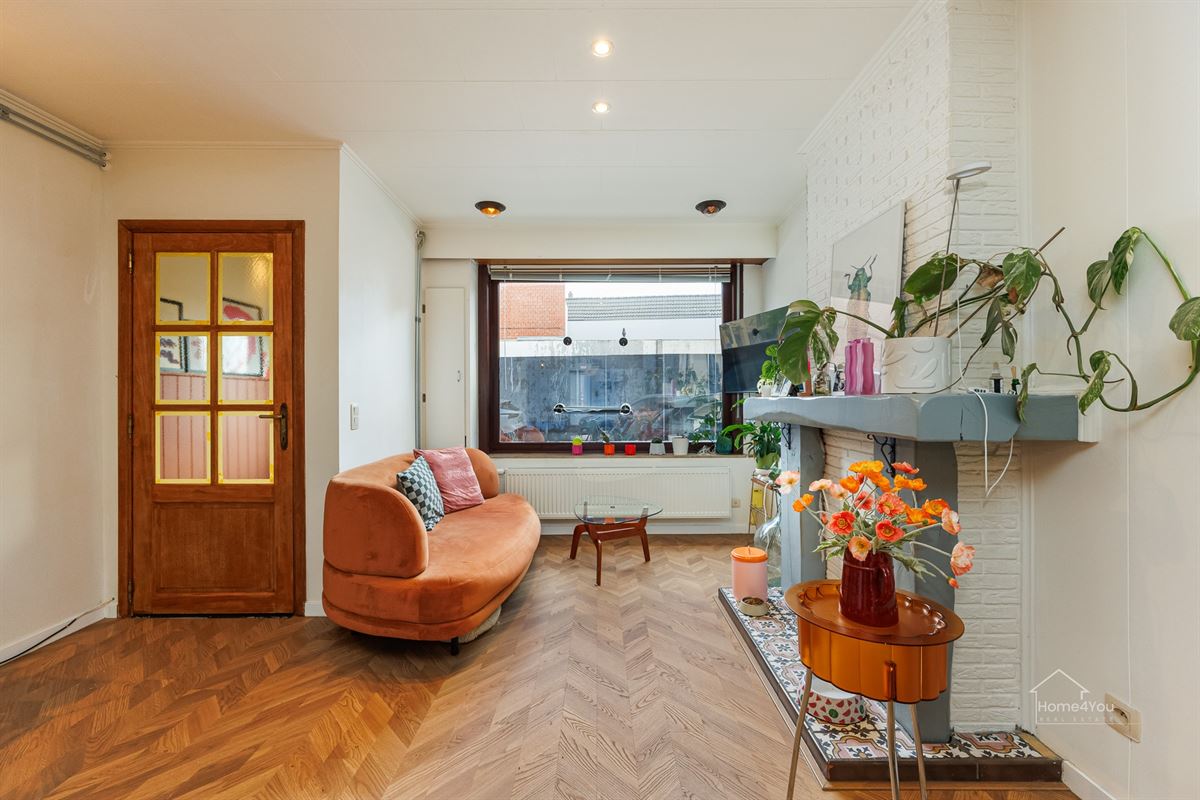Instapklaar rijhuis met 2 slpk, vernieuwde keuken & badkamer