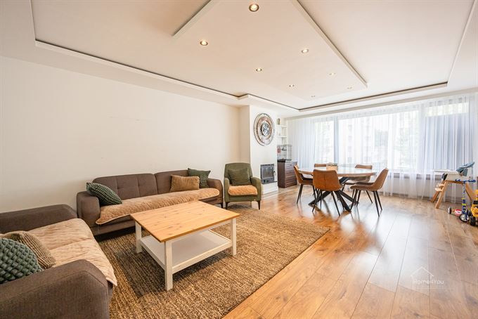 Instapklaar appartement met 3 slpk, terras en garagebox te Deurne!