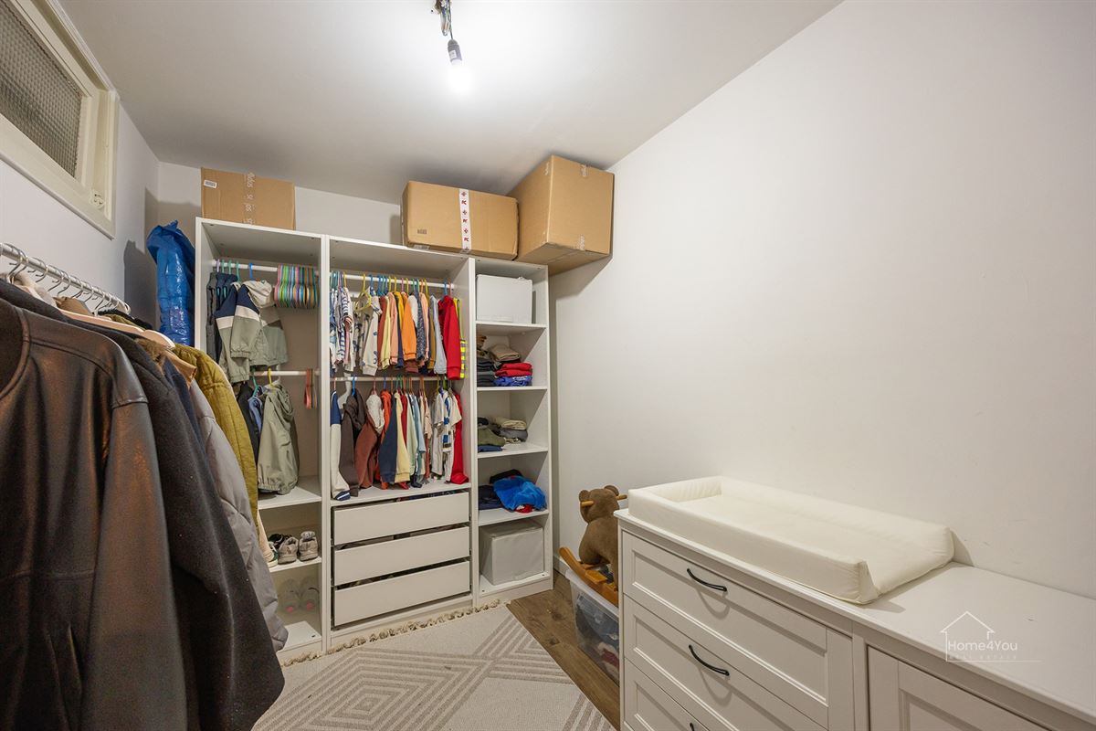 Instapklaar appartement met 3 slpk, terras en garagebox te Deurne!