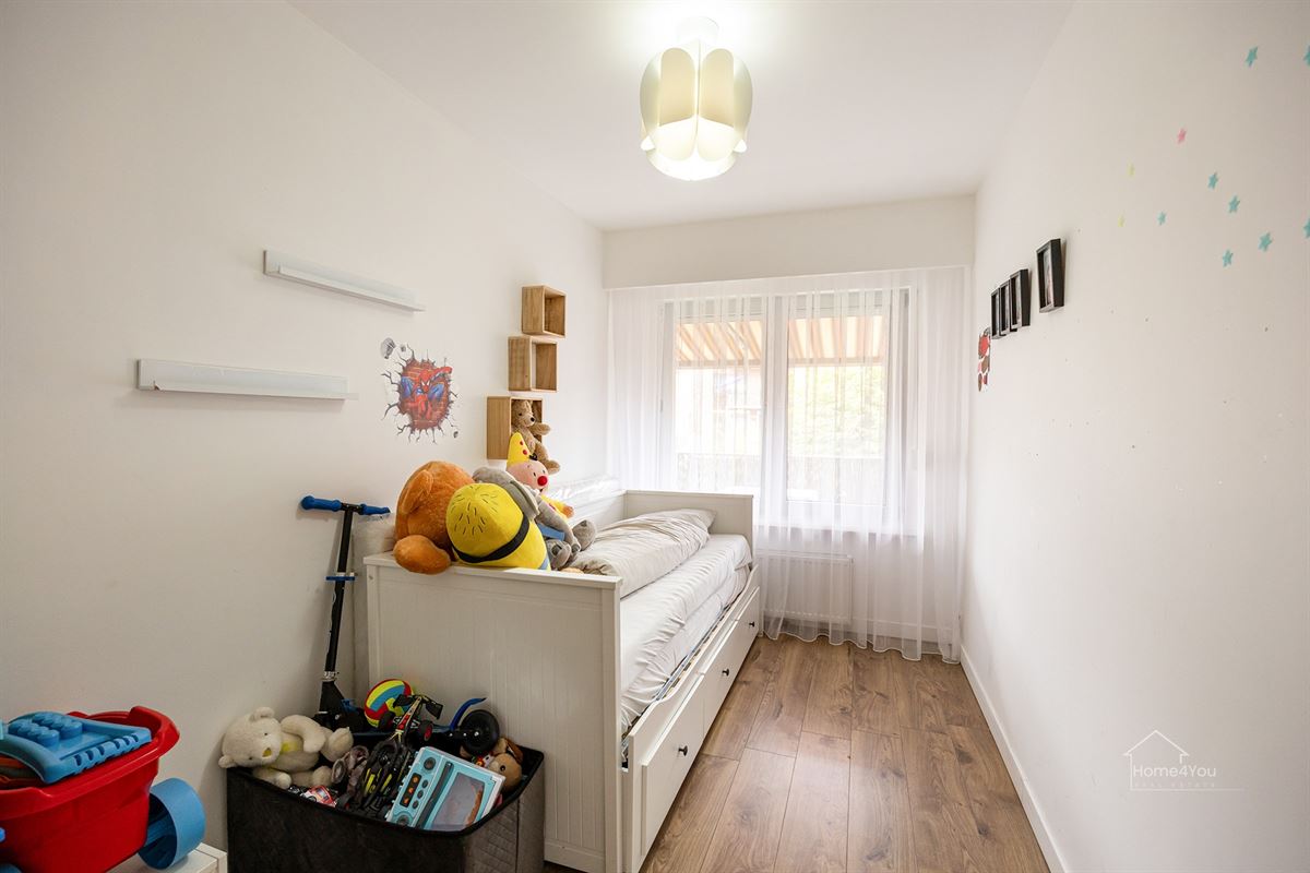 Instapklaar appartement met 3 slpk, terras en garagebox te Deurne!