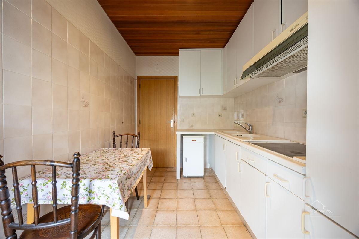 Op te frissen appartement met 1slpk, tuin en een garagebox te Schoten!