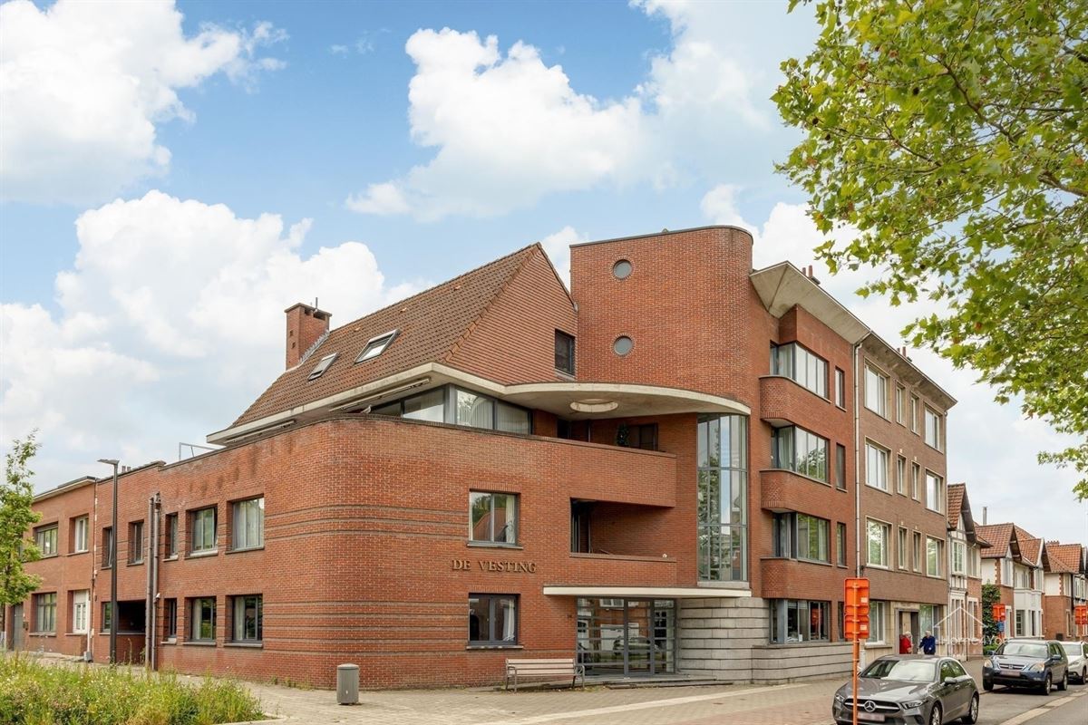 Lichtrijk hoekappartement met 2 slaapkamers en ruim terras