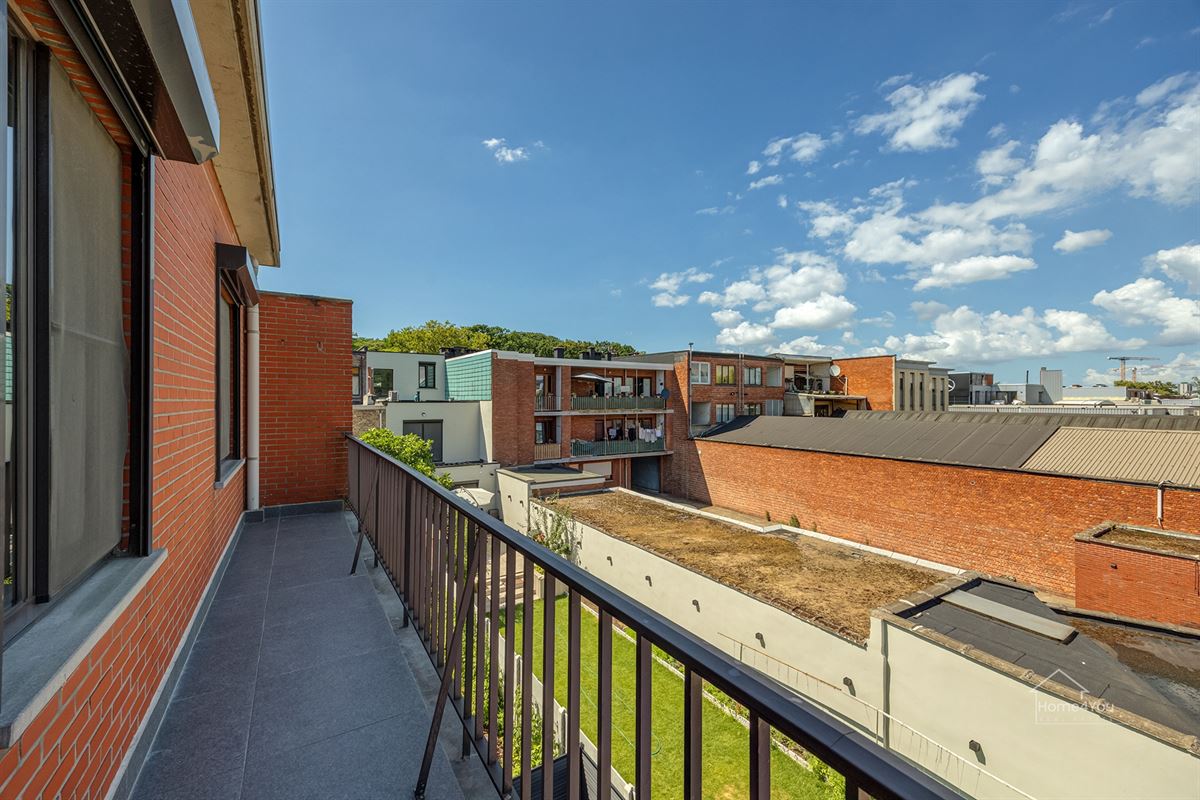 Instapklaar Appartement Toplocatie, 2Slaapk, Terras, Garagebox