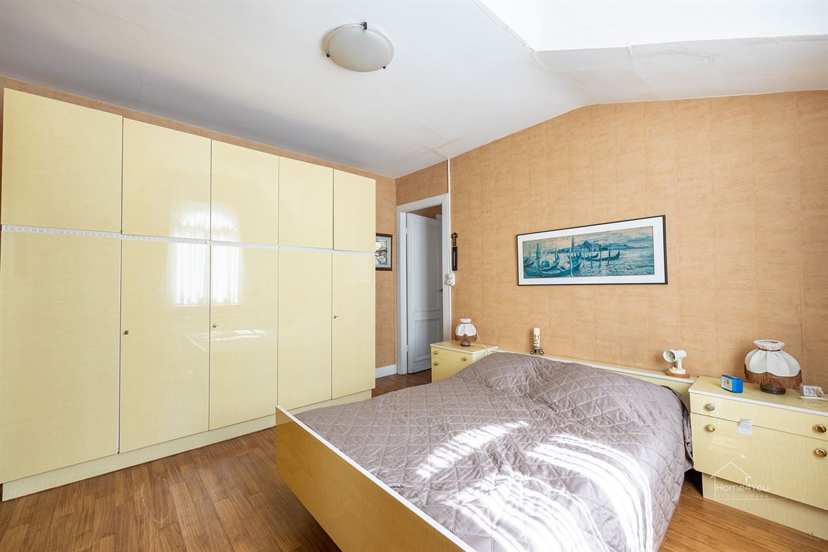 Authentiek herenhuis met 5 slaapkamers en tuin.