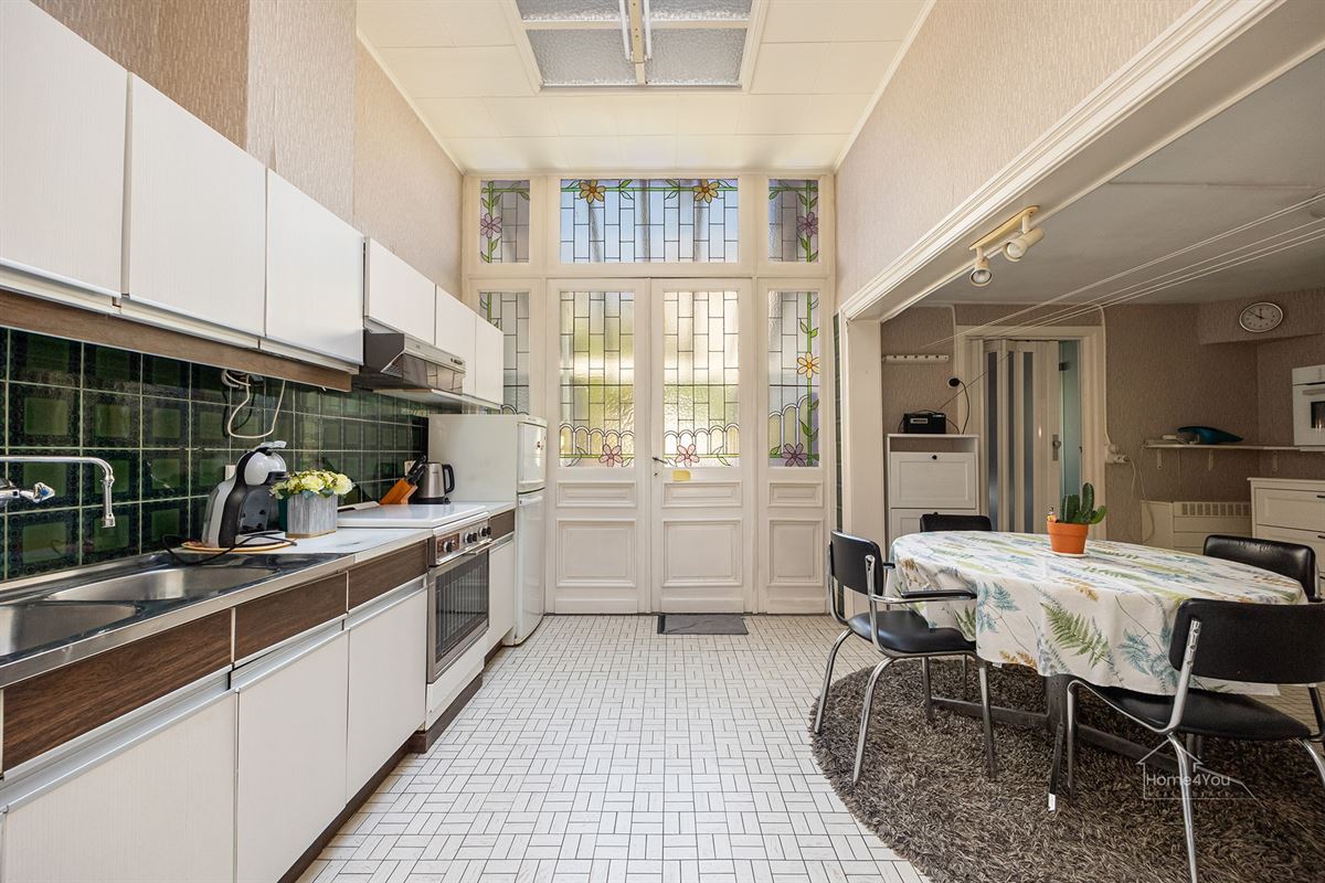 Authentiek herenhuis met 5 slaapkamers en tuin.