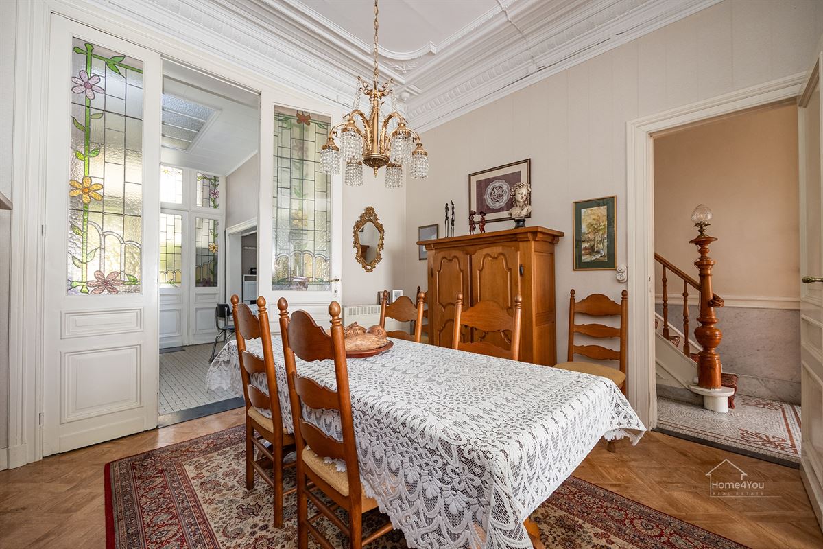 Authentiek herenhuis met 5 slaapkamers en tuin.
