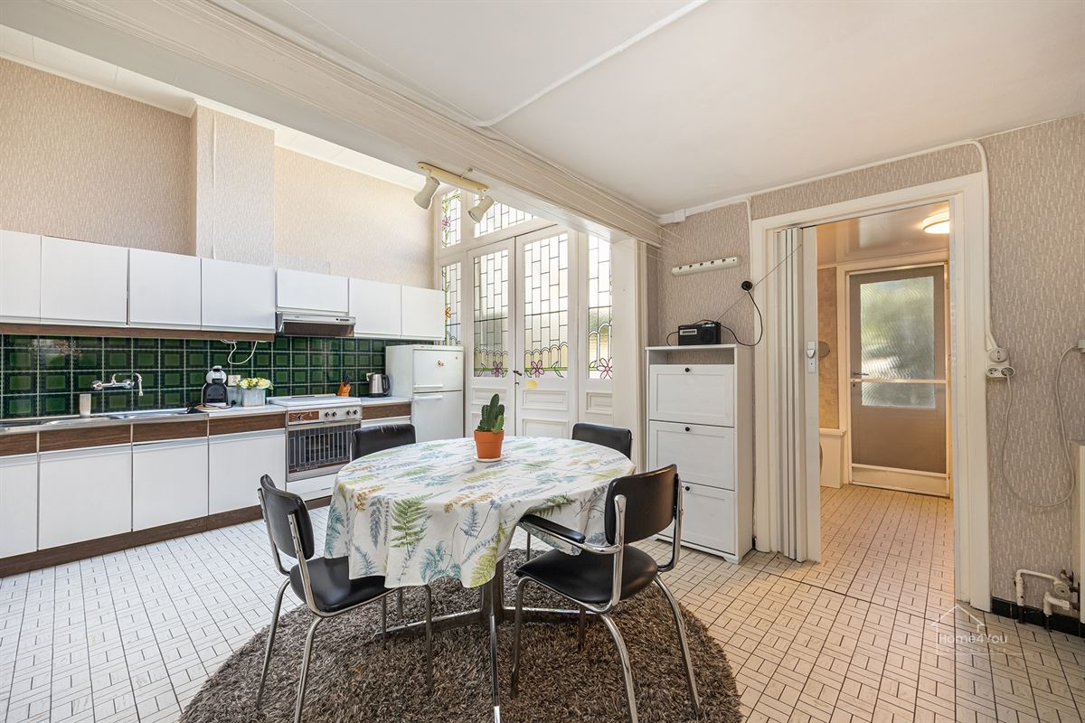 Authentiek herenhuis met 5 slaapkamers en tuin.