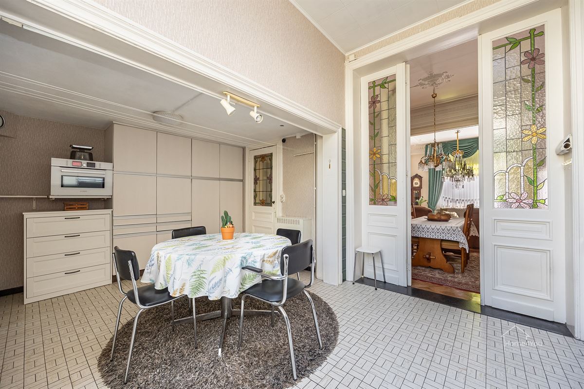 Authentiek herenhuis met 5 slaapkamers en tuin.