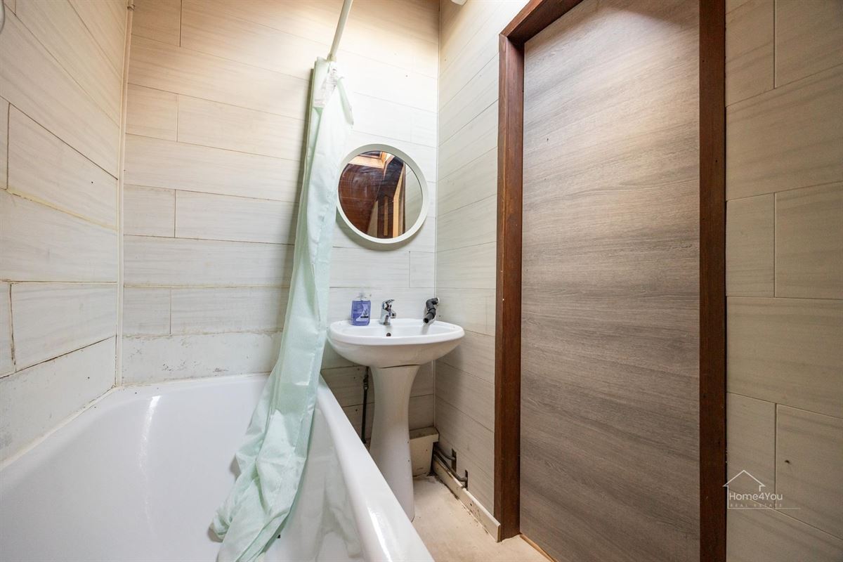 Te renoveren woning met 2 woonentiteiten + tuin
